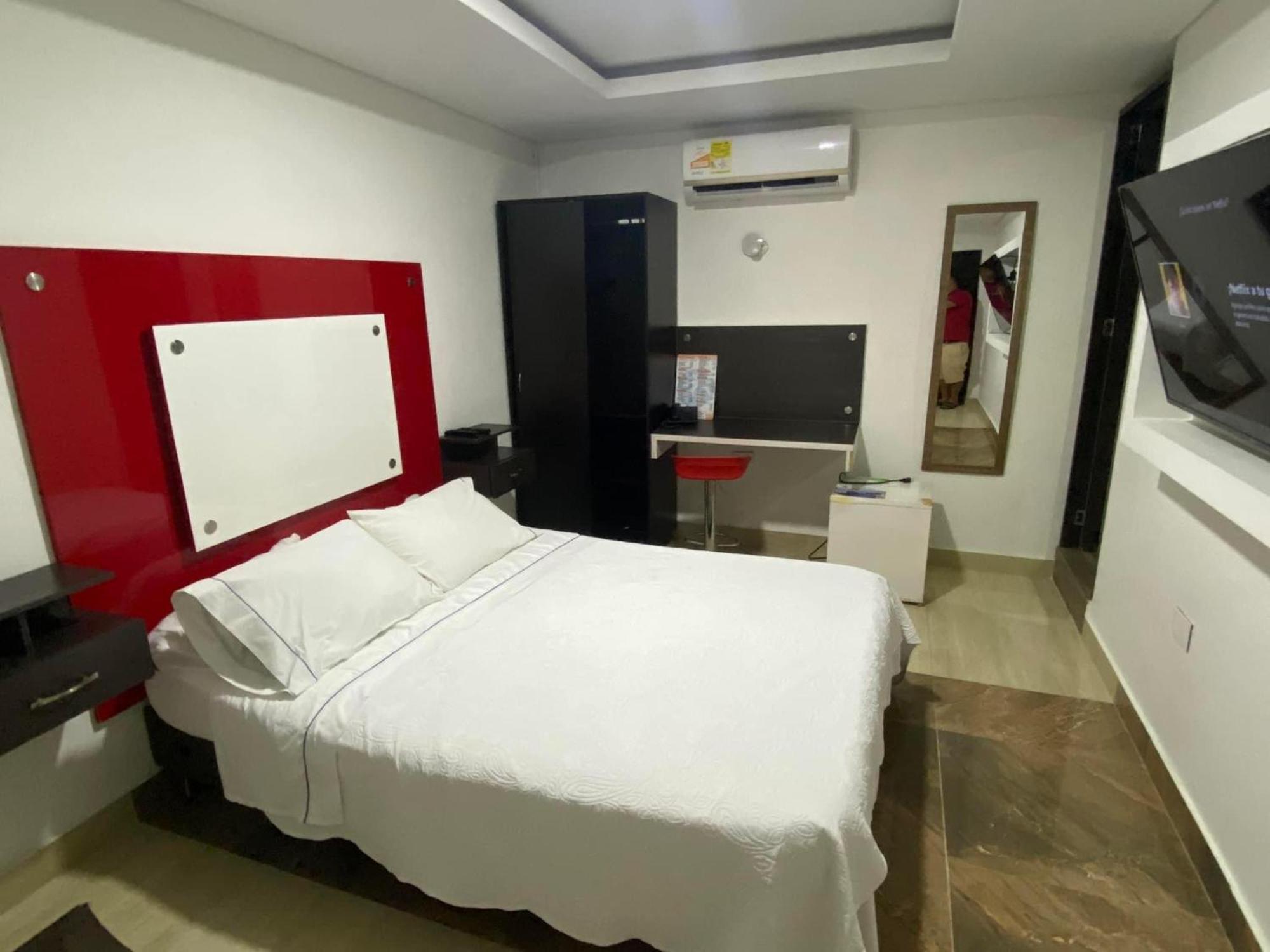 Hotel Deluxe Oasis De La Colina Жирардо Екстер'єр фото